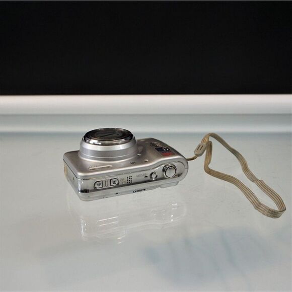 Nikon Coolpix Camera LS VR 7.2 Mega Pixel 5X Zoom Sold For Parts or Repair - Picture 3 of 5